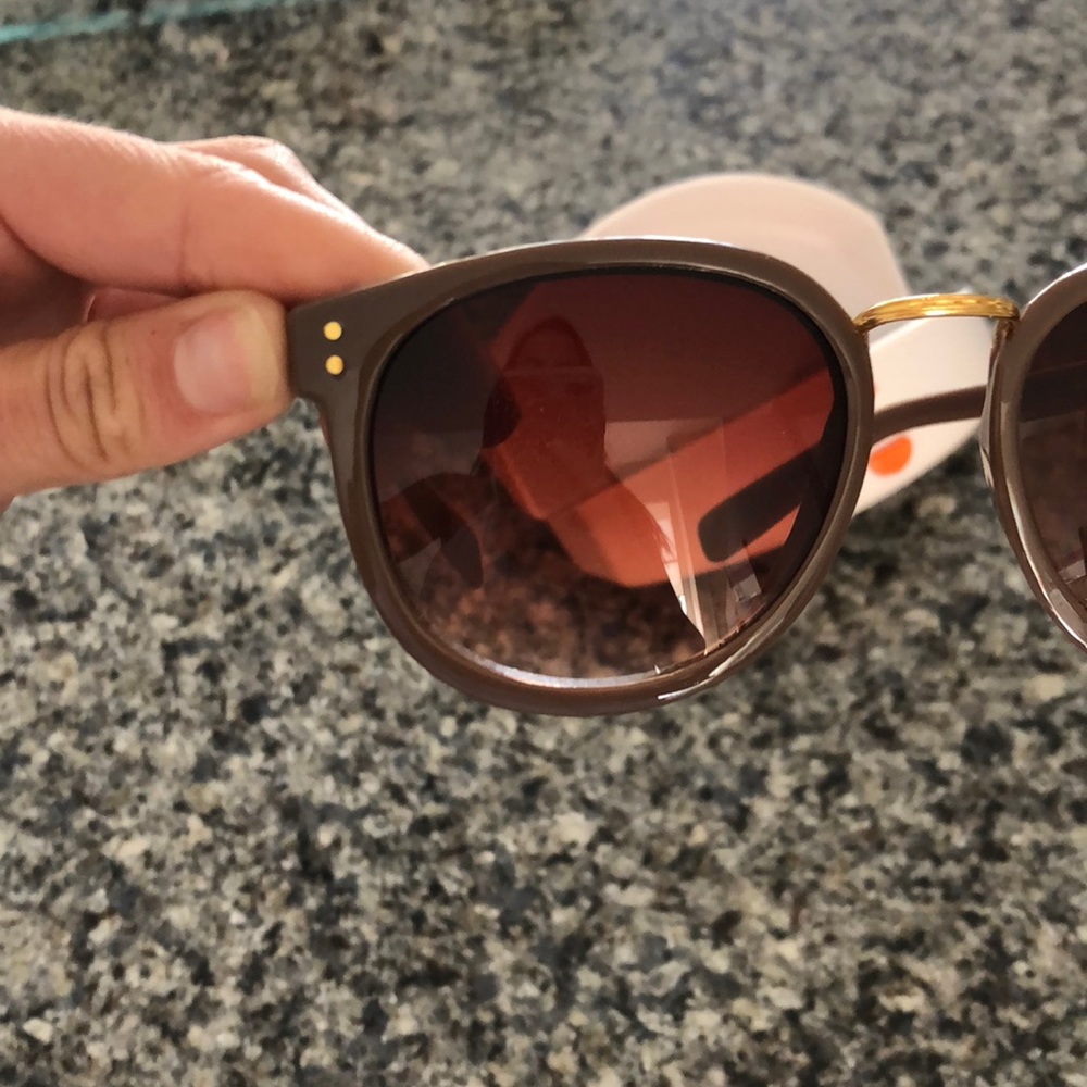 SUNGLASSES - Picture 2 of 3